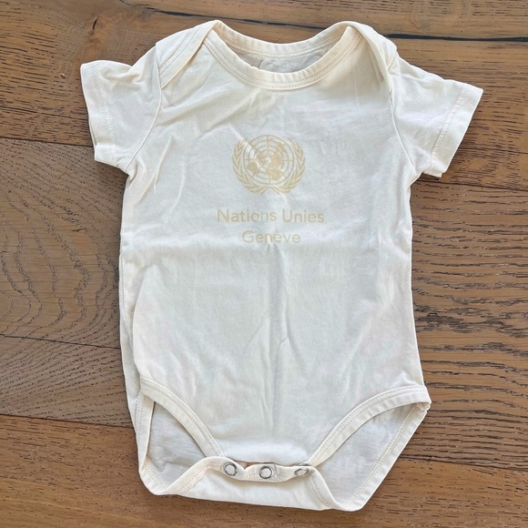 United Nations Other - United Nations Nations Unies Geneve Baby Onsie 6 months Cream Vintage